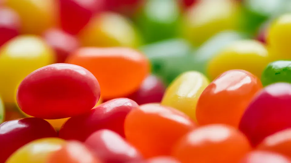 Caramelos brillantes de gominola vistos muy de cerca